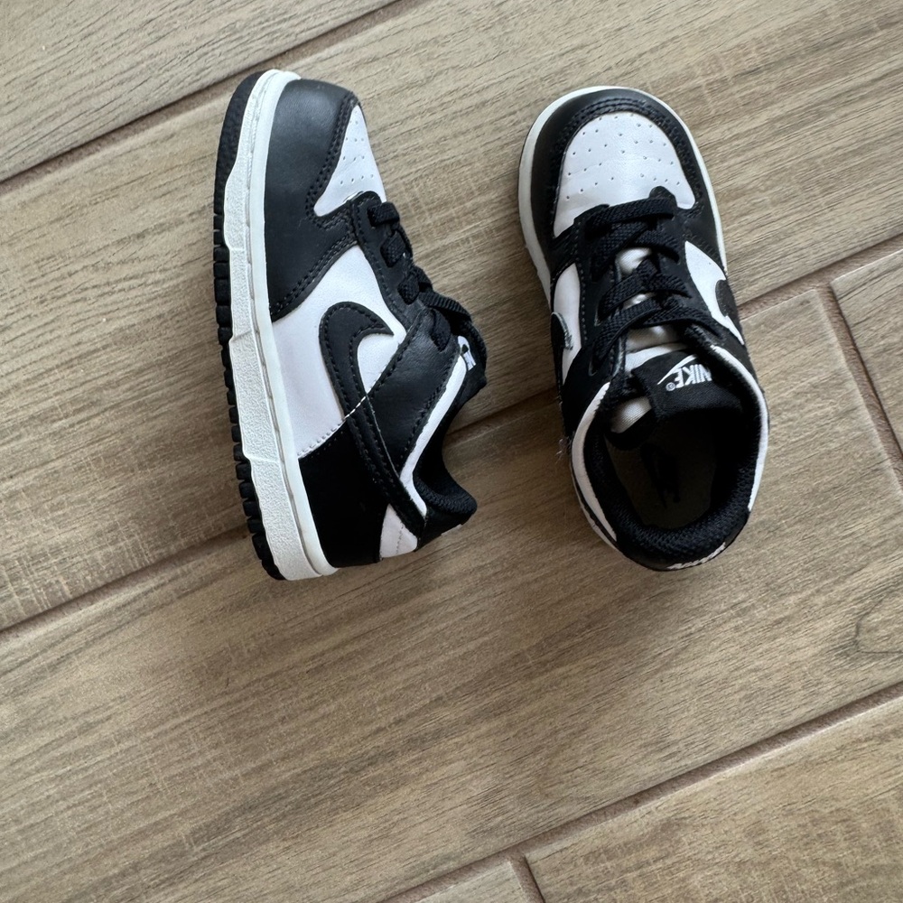 Nike Kids Sneakers in Black and White